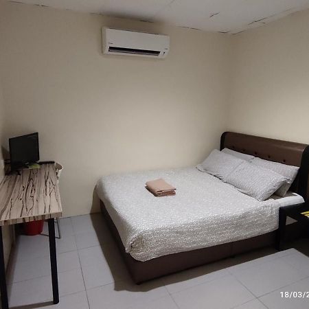 Fifty Seven Inn Batu Pahat Exteriör bild