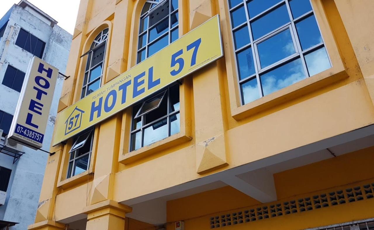 Fifty Seven Inn Batu Pahat Exteriör bild