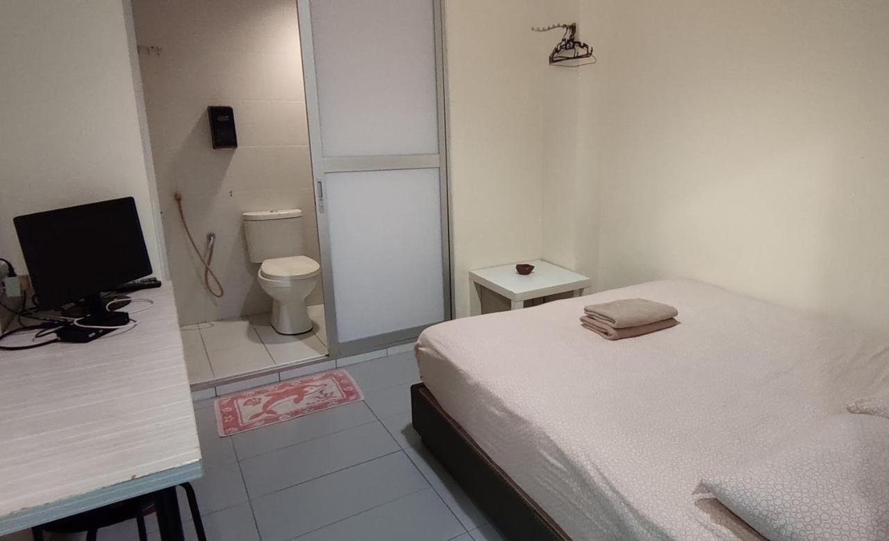 Fifty Seven Inn Batu Pahat Exteriör bild