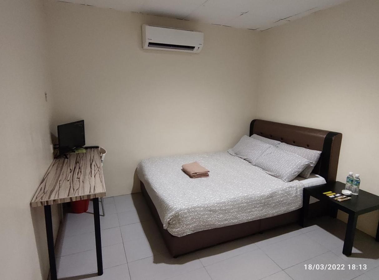 Fifty Seven Inn Batu Pahat Exteriör bild